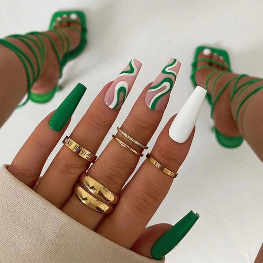 Spicy Girls Wear Contrast Nail Patches